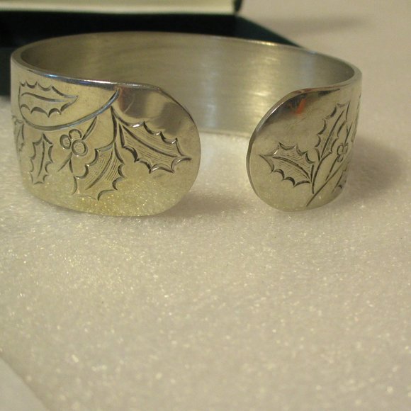 Kirk Stieff Winter Holly Wide Pewter Cuff Bracelet Bangle Original - Picture 4 of 10